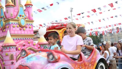 Keçiören’de “Yaza Veda Okula Merhaba” Şenliği Yaz tatilini tamamlayan öğrencilerin