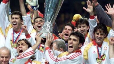 Galatasaraylı Tarihe Damga Vuran Futbolcular ve Unutulmaz Anılar Galatasaray, Türkiye futbolunun en köklü ve en başarılı kulüplerinden biri