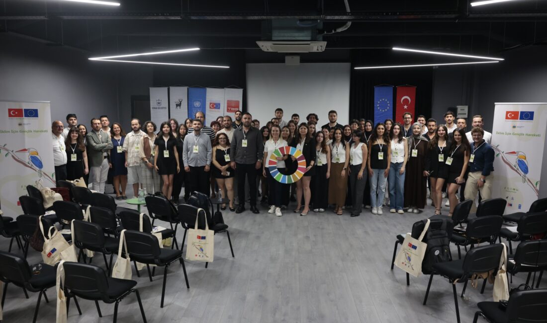 10 şehirden 70 genç, iklim krizine karşı Konak'ta bir araya