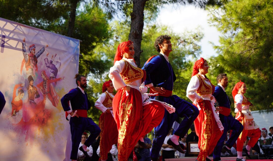 Konyaaltı Belediyesi, Türkiye ile beraber farklı ülkelerin de yer aldığı