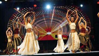 Kartal’da 4. Uluslararası Halk Oyunları Festivali, Görkemli Finalle Taçlandı Kartal Belediyesi’nin ev sahipliğinde düzenlenen 4. Uluslararası Halk Oyunları Festivali,