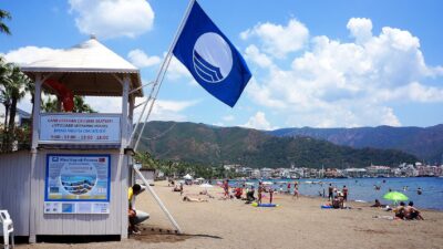 Mavi Bayraklı Plajlar Mavi Bayrak, uluslararası alanda tanınan, gönüllü bir çevre ödülüdür. Bu