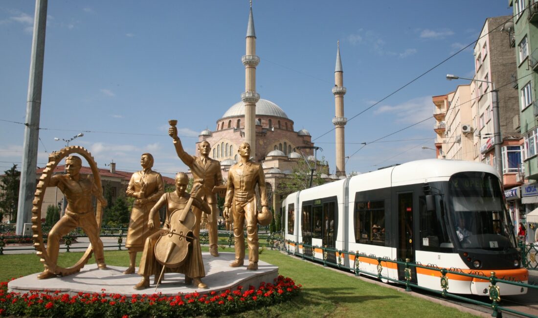 Eskişehir’de Tramvay Seferlerinde Kış Tarifesi Başlıyor ESTRAM, 2025-2026 eğitim öğretim yılının başlaması nedeniyle tramvay
seferlerinde 8 Eylül