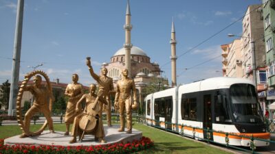 ESTRAM, 2025-2026 eğitim öğretim yılının başlaması nedeniyle tramvay
seferlerinde 8 Eylül