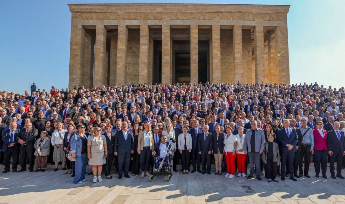 Erdal Beşikcioğlu Anıtkabir’deki Programa Katıldı Erdal Beşikcioğlu Anıtkabir’deki Programa Katıldı Kurtuluşun ve kuruluşun partisi Cumhuriyet