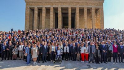 Erdal Beşikcioğlu Anıtkabir’deki Programa Katıldı Kurtuluşun ve kuruluşun partisi Cumhuriyet
