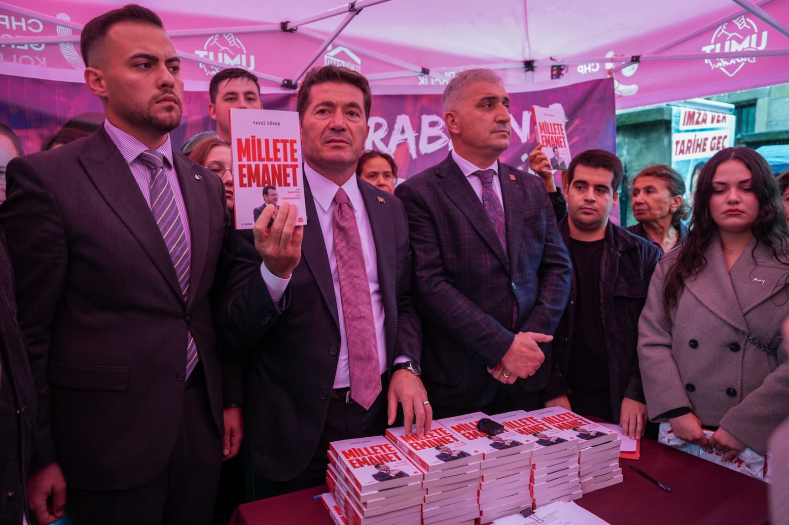 Ortahisar Belediye Başkanı Ahmet Kaya, Yavuz Oğhan tarafından kaleme alınan