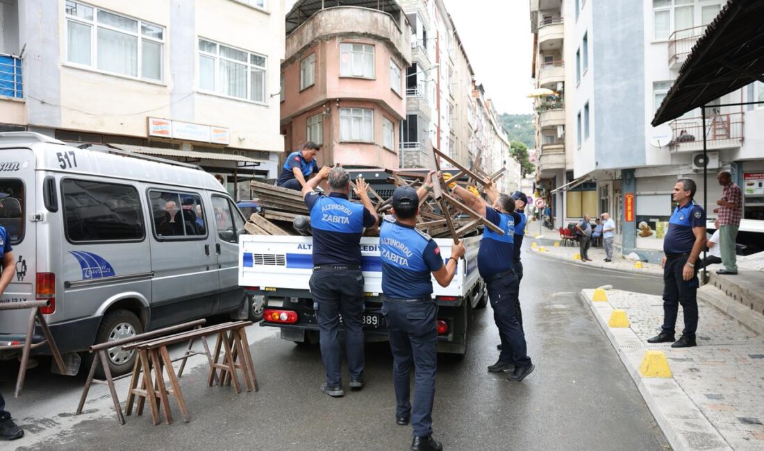 Altınordu Belediyesi Zabıta Müdürlüğü, kent genelinde yayaların güvenli geçişini sağlamak