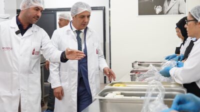 BEYOĞLU’NDA ‘BESLENME SAATİ’ İLE 3 BİN ÇOCUK OKULA AÇ GİTMEYECEK Beyoğlu’nda geçtiğimiz yıl hayata geçirilen Beslenme Saati uygulaması bu yıl