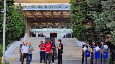 Bayrampaşa Belediyesi’ne yolsuzluk iddiasıyla başlatılan soruşturma kapsamında gözaltına alınan, aralarında