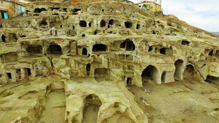 Derinkuyu Yeraltı Şehri Gezi Rehberi Derinkuyu Yeraltı Şehri, Kapadokya bölgesinde