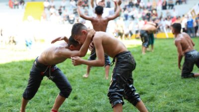 İshakçılar Yağlı Pehlivan Güreşleri Başlıyor Derince Belediyesi‘nin düzenleyeceği 22. Taşköprü