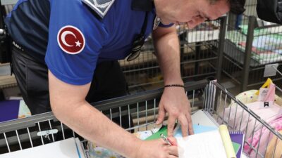 Şehzadeler Belediyesi Zabıta Ekiplerinden Kırtasiye Denetimi Okul sezonunun başlamasıyla birlikte