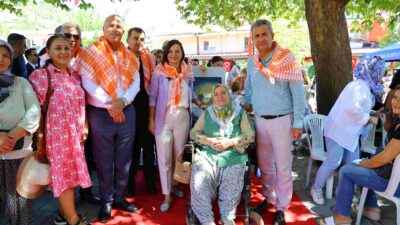 Kavacık Üzüm Festivali Coşkulu Bir Açılışla Başladı Karabağlar Belediyesi ve İzmir Büyükşehir Belediyesi işbirliğiyle düzenlenen geleneksel Kavacık