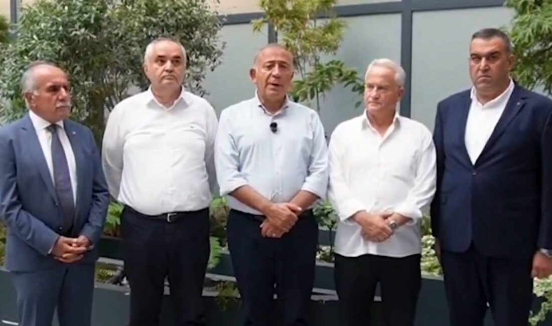 Mahkeme kararıyla CHP İstanbul İl Yönetimi’ne atanan beş kişilik kayyum