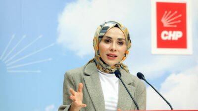 CHP Genel Başkan Yardımcısı Sevgi Kılıç: “Parti binamıza girmeye çalışırken darbedildik” CHP Genel Başkan Yardımcısı Sevgi Kılıç, partisinin İstanbul İl Başkanlığına