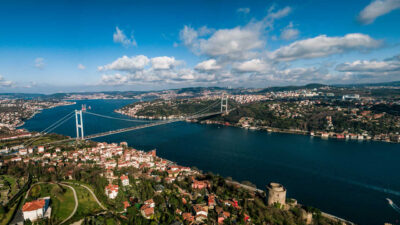 İstanbul’da Gezilecek Yerler İstanbul’da Gezilecek Yerler İstanbul, Türkiye’nin en büyük ve en kalabalık