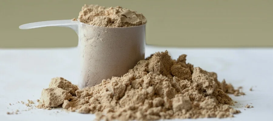 Whey protein, sütün işlenmesi sırasında elde edilen yüksek kaliteli bir