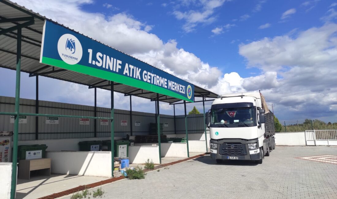 Yunusemre’de 3 Bin 200 Kg İlaç Toprağı Zehirlemeden İmha Edildi
