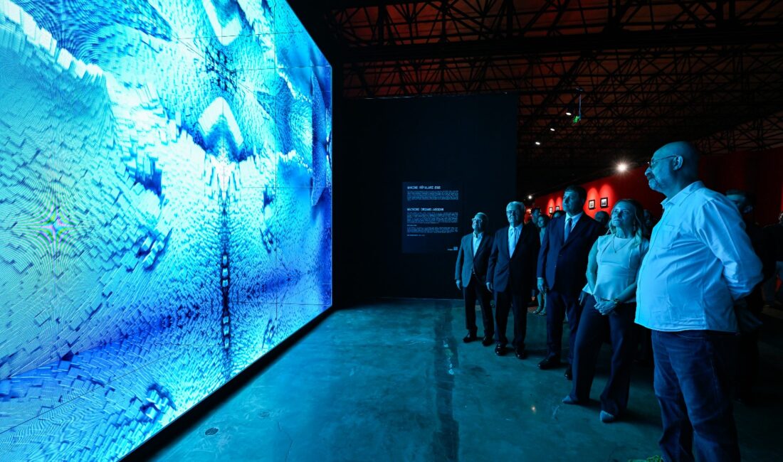 Refik Anadol Sergileri Yoğun İlgi Üzerine 21 Aralık’a Kadar Uzatıldı Refik Anadol Sergileri Yoğun İlgi Üzerine 21 Aralık’a Kadar Uzatıldı