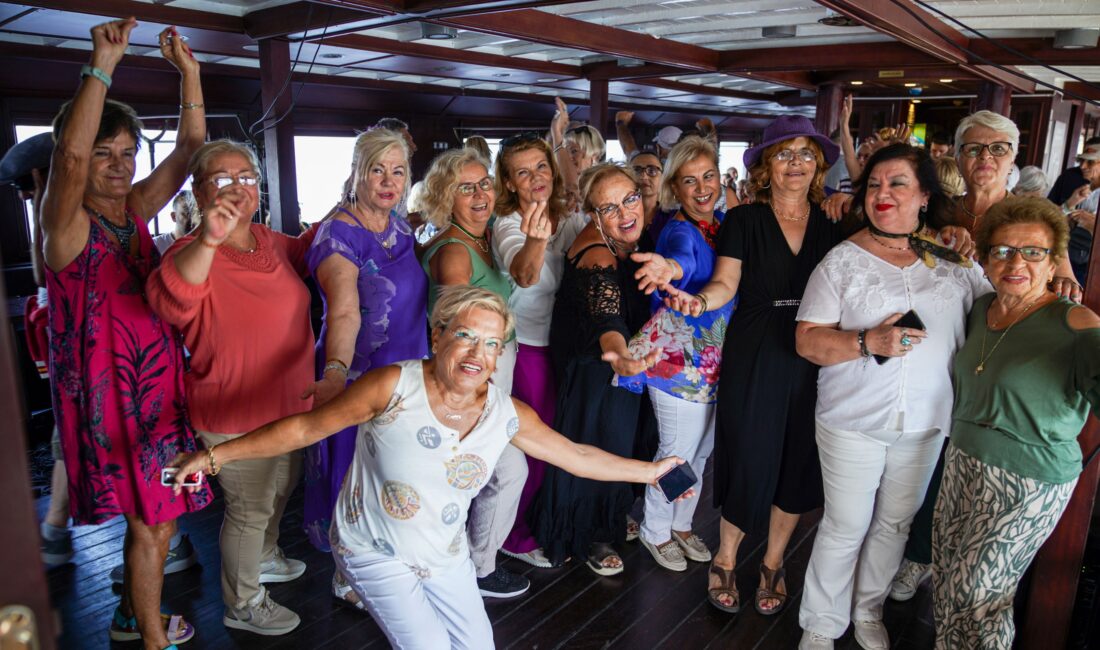 İzmir Büyükşehir’den “Çınar”lara Unutulmaz Bir Gün İzmir Büyükşehir’den “Çınar”lara Unutulmaz Bir Gün İzmir Büyükşehir Belediyesi tarafından