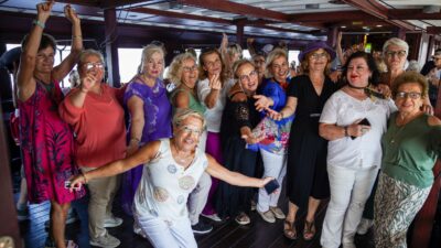 İzmir Büyükşehir’den “Çınar”lara Unutulmaz Bir Gün İzmir Büyükşehir Belediyesi tarafından