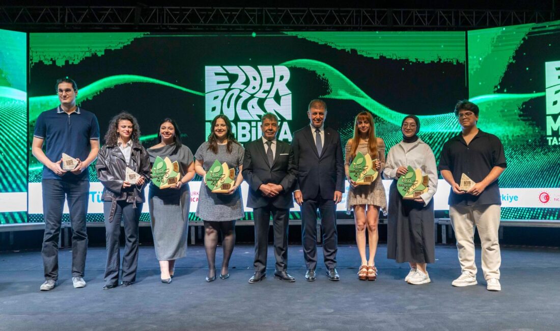 Ezber Bozan Tasarımcılar Ödüllerine Kavuştu Bu yıl eko-tasarım temasıyla beşinci