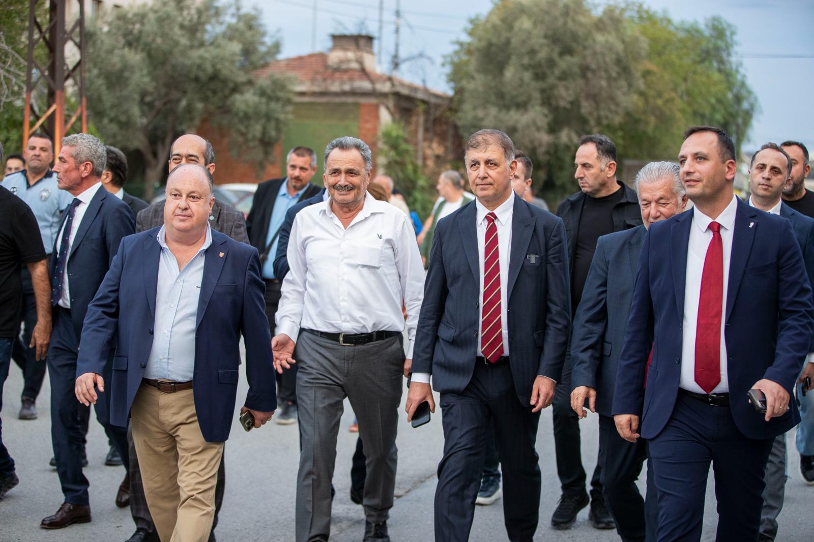 Cemil Tugay Ayakkabıcılar Sitesi Esnafını Ziyaret Etti İzmir Büyükşehir Belediye