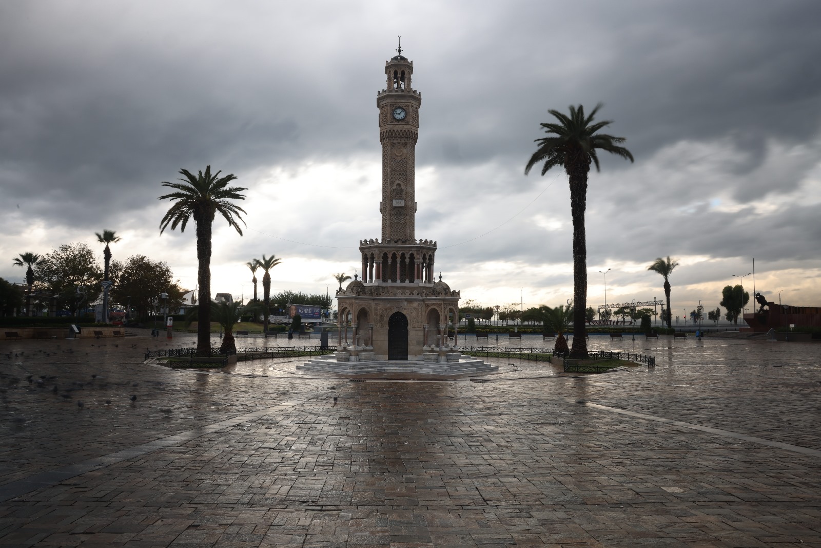 İzmir’de Yağış Alarmı İzmir Büyükşehir Belediyesi İZSU Genel Müdürlüğü ekipleri