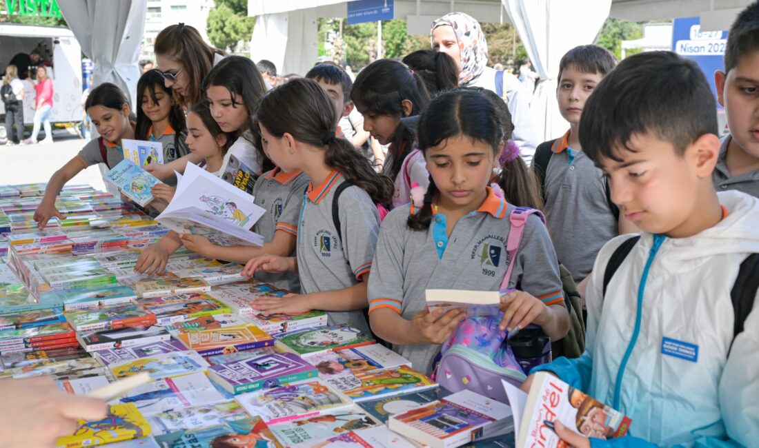 İZKİTAP ve İzmir Uluslararası Edebiyat Festivali Başlıyor İzmir, ekim ayında