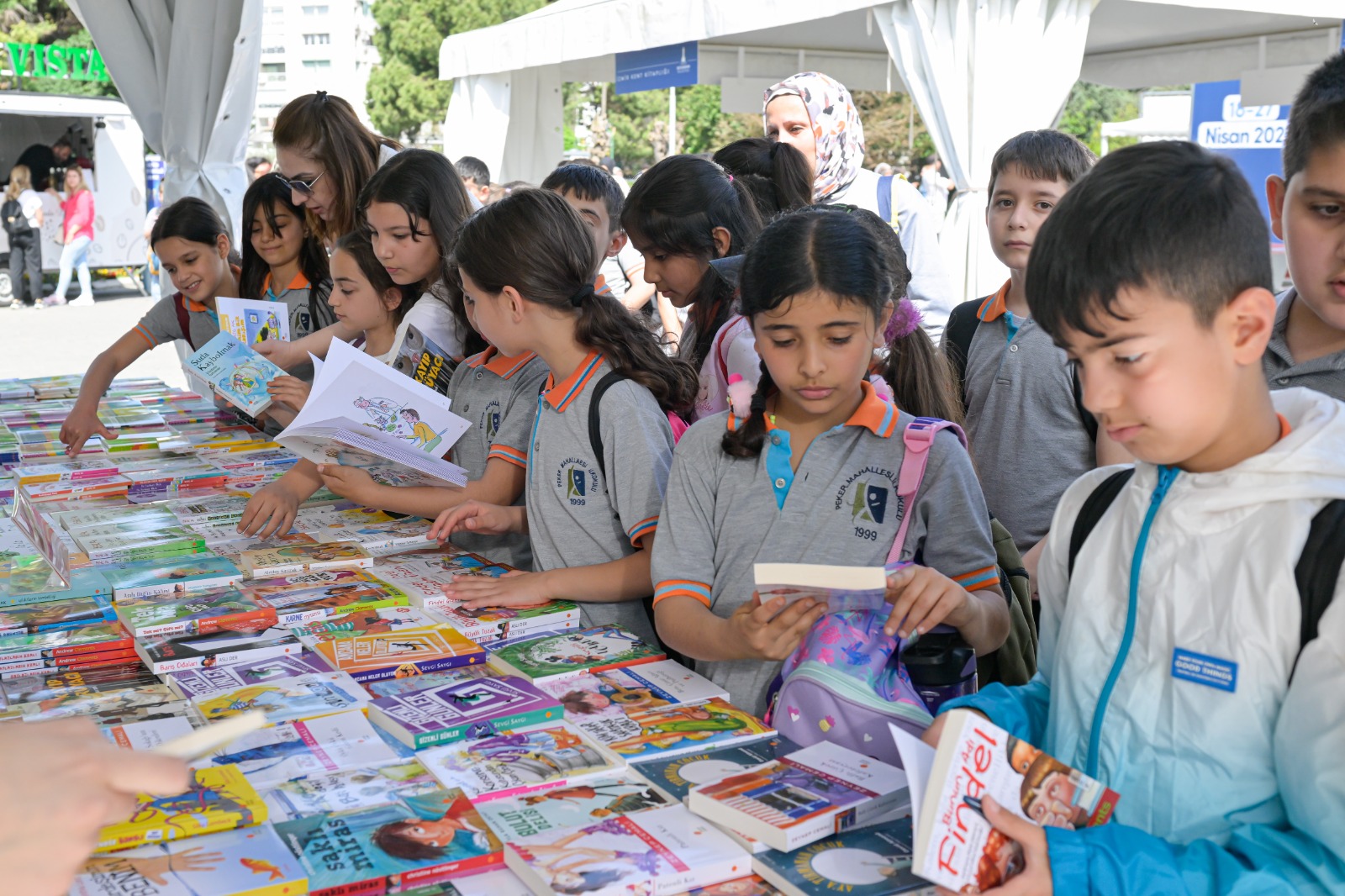 İZKİTAP ve İzmir Uluslararası Edebiyat Festivali Başlıyor İzmir, ekim ayında