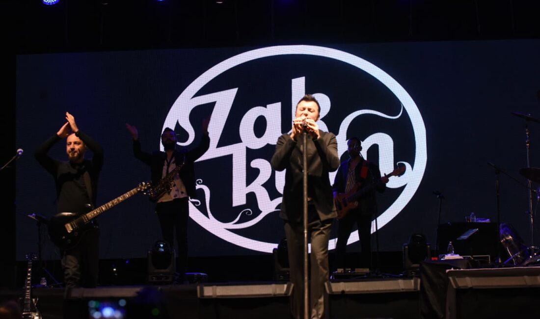 Altınordu’da Cumhuriyet Bayramı Coşkusu: Zakkum Konserine Yoğun Katılım Altınordu Belediyesi’nin