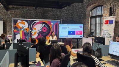 İzmir Büyükşehir’den Gençlere “Canva” Eğitimi İzmir Büyükşehir Belediyesi, gençlerin dijital