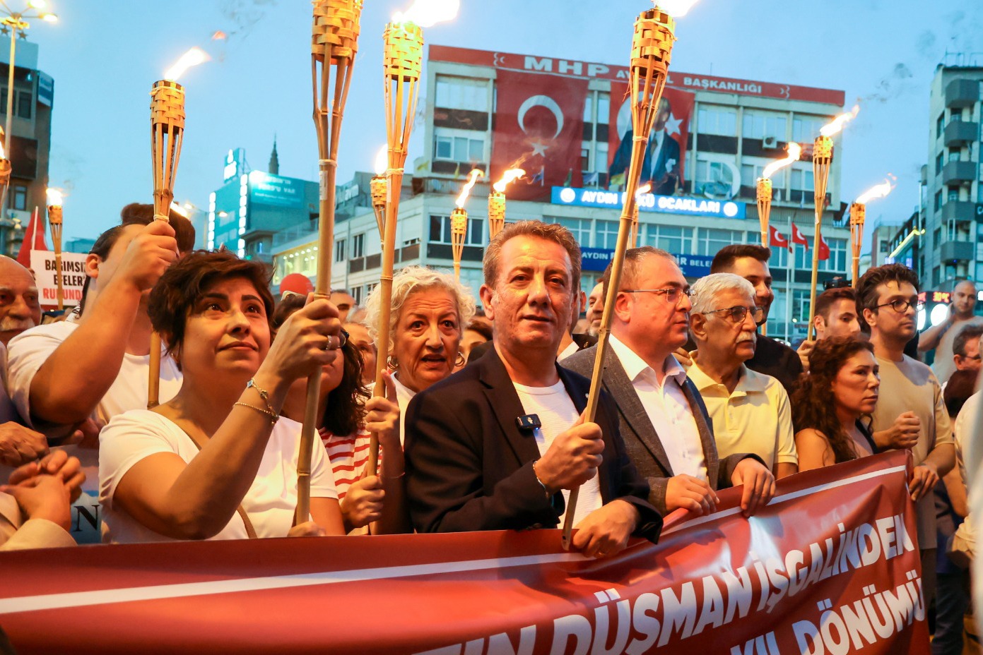 Anıl Yetişkin Tüm Vatandaşları 29 Ekim Yürüyüşü’ne Davet Etti Efeler