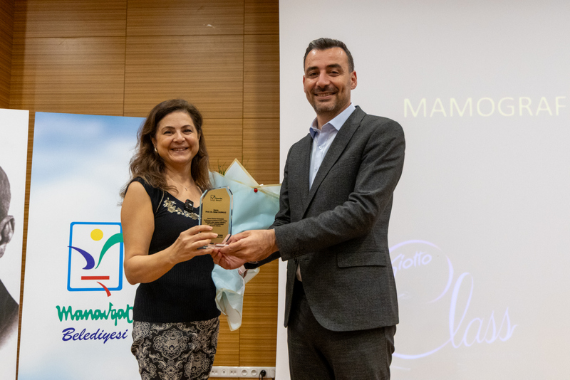 Manavgat’ta Meme Kanseri Farkındalık Konferansı Düzenlendi Manavgat Belediyesi tarafından düzenlenen