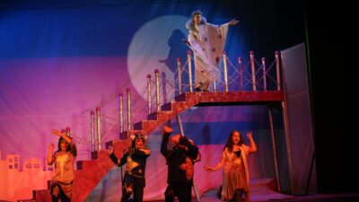 Yaklaşık 30 yıldır aralıksız olarak sahnelediği oyunlarla kentin kültür sanat