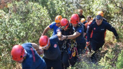 İzmir İtfaiyesi’nden Balçova Terapi Ormanları’nda Kurtarma Operasyonu Büyükşehir Belediyesi İtfaiye