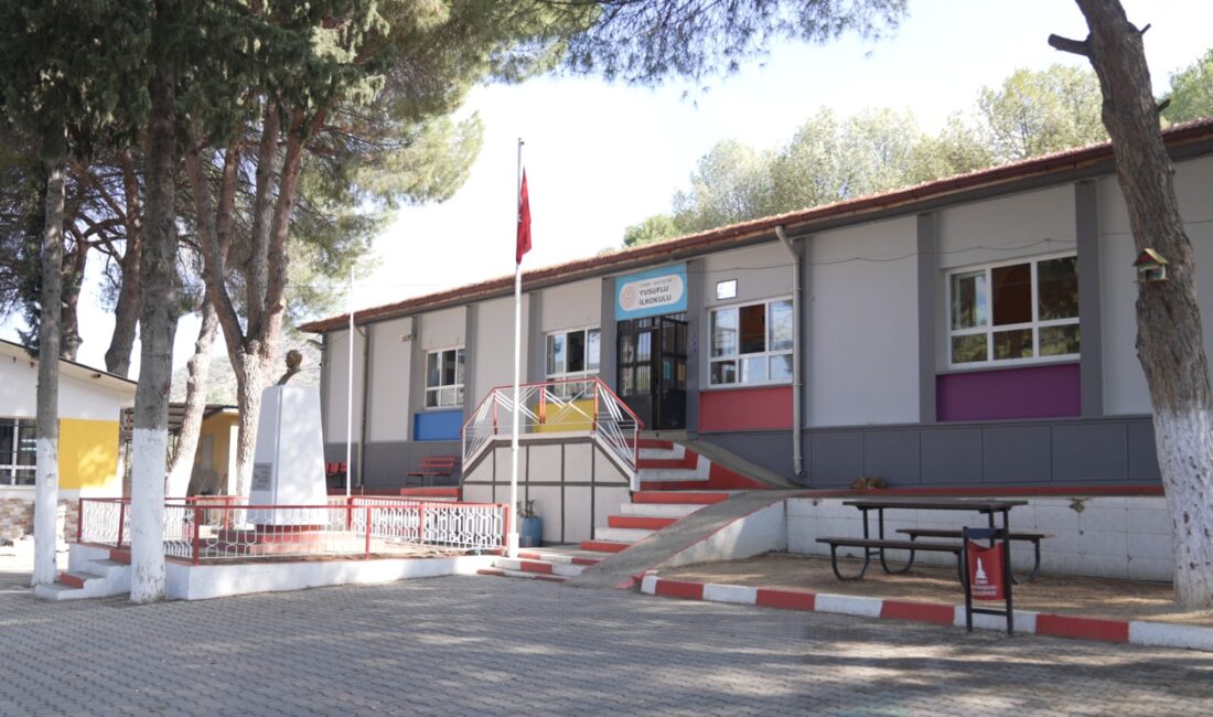 İzmir’in Okullarında Veli-Büyükşehir İş Birliği İzmir Büyükşehir Belediyesi’nin sürdürdüğü Okul