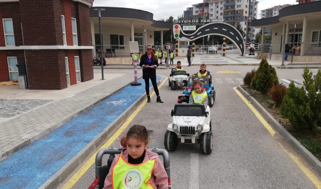 Mamak’ta Çocuklar Trafik Bilinciyle Büyüyor Mamak Belediyesi, çocukların küçük yaşlardan