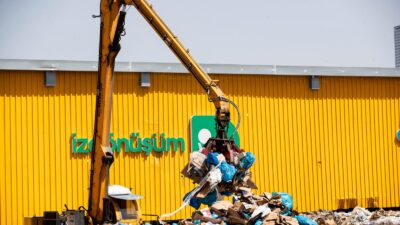 “Dönüşüme Evde Başla” Projesi Artık Vatandaşın Cebinde “Dönüşüme Evde Başla” Projesi Artık Vatandaşın Cebinde İzmir Büyükşehir Belediye