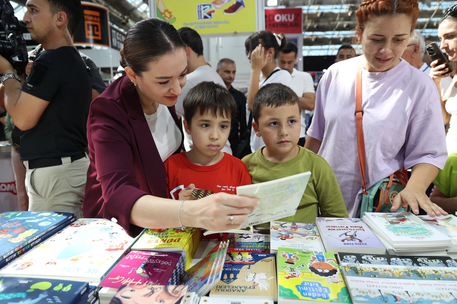 Antalyalılardan 15. Antalya Kitap Fuarı’na Yoğun İlgi Antalya Büyükşehir Belediyesi