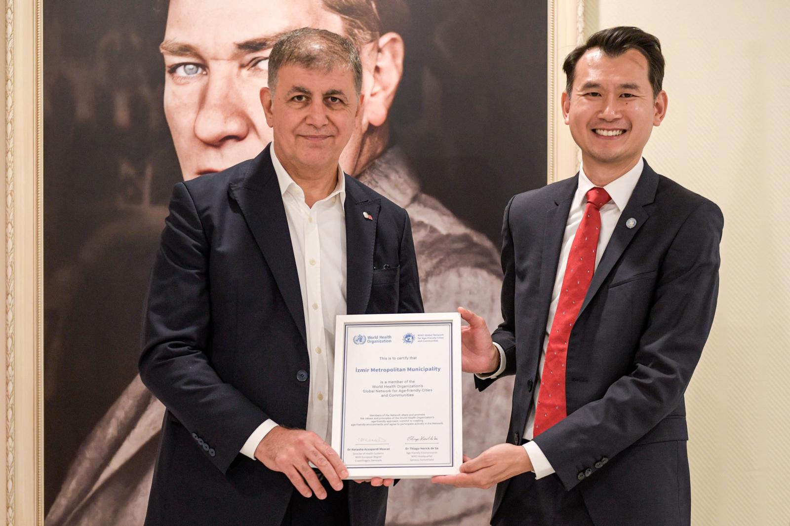 İzmir’in Yaşlı Dostu Şehir Unvanı Tescillendi İzmir Büyükşehir Belediye Başkanı