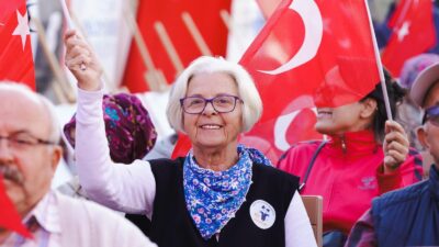 Bayram Coşkusu İzmir’in Dört Bir Yanında: “Cumhuriyet Her Yerde” İzmir