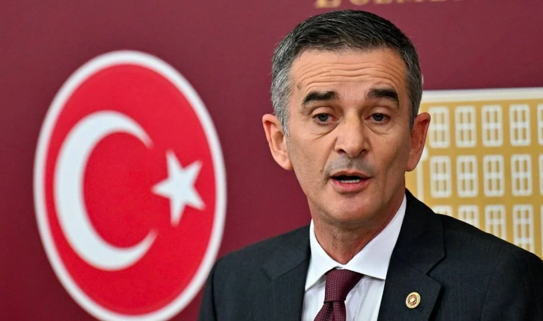 Ümit Dikbayır, 21 Ekim 2025 tarihinde Cumhuriyet Halk Partisi'ne (CHP)