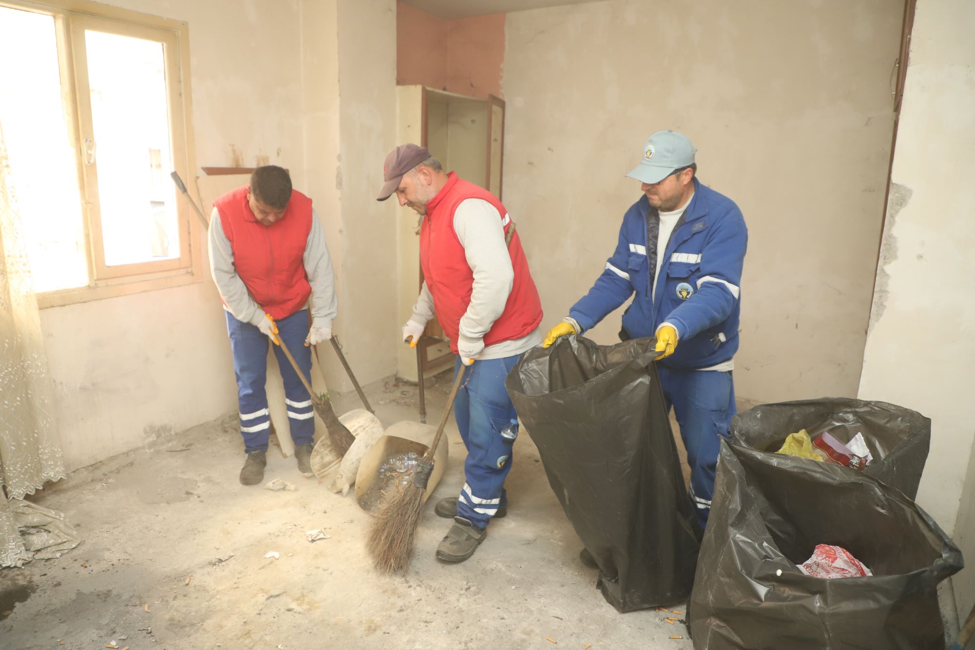 Turgutlu Belediyesinden Çöp Ev Temizliği Turgutlu Belediyesi Temizlik İşleri Müdürlüğü