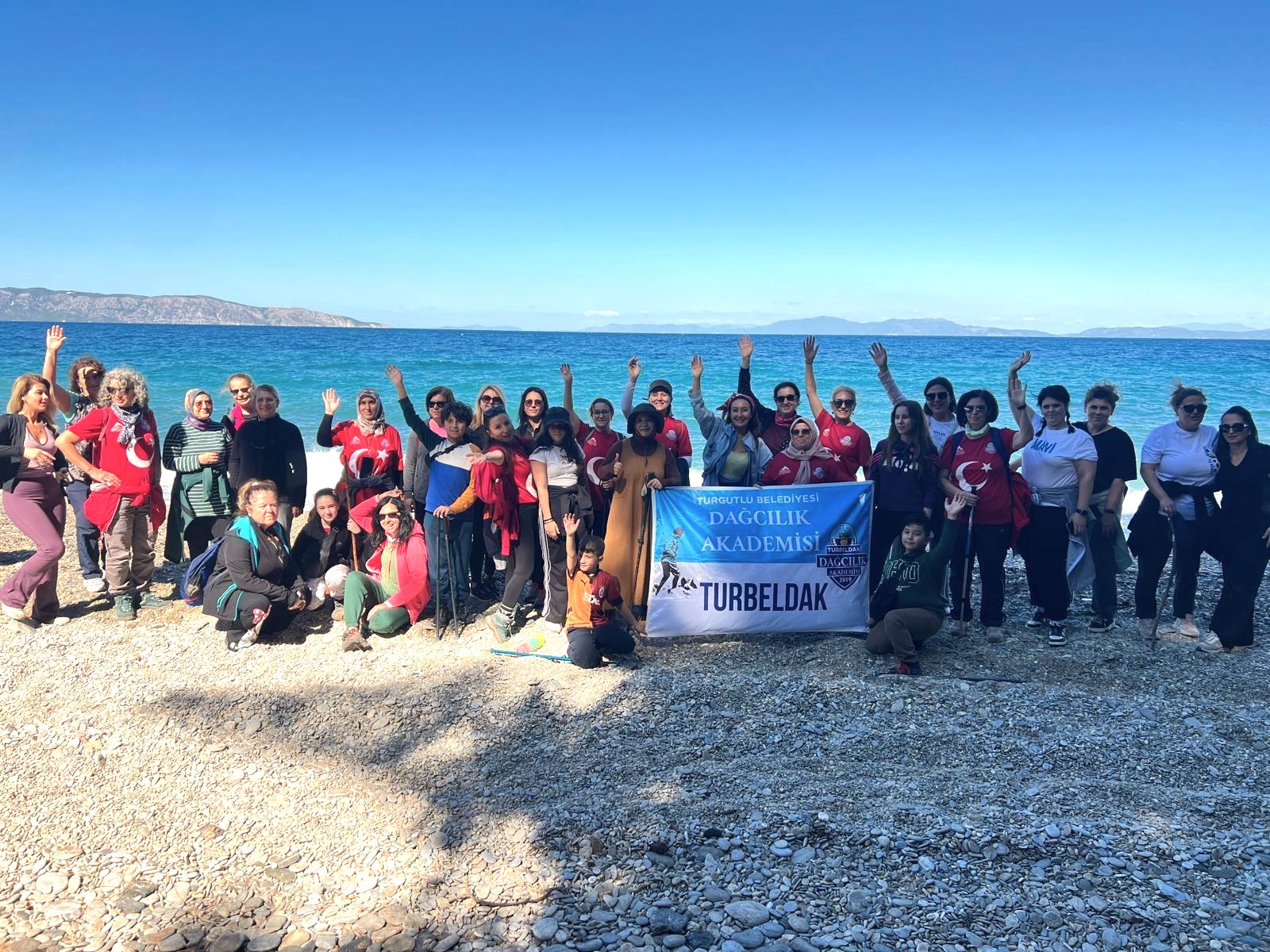 TURBELDAK Sezonun İkinci Yürüyüşünde Kuşadası’ndaydı Turgutlu Belediyesi Dağcılık Akademisi (TURBELDAK),