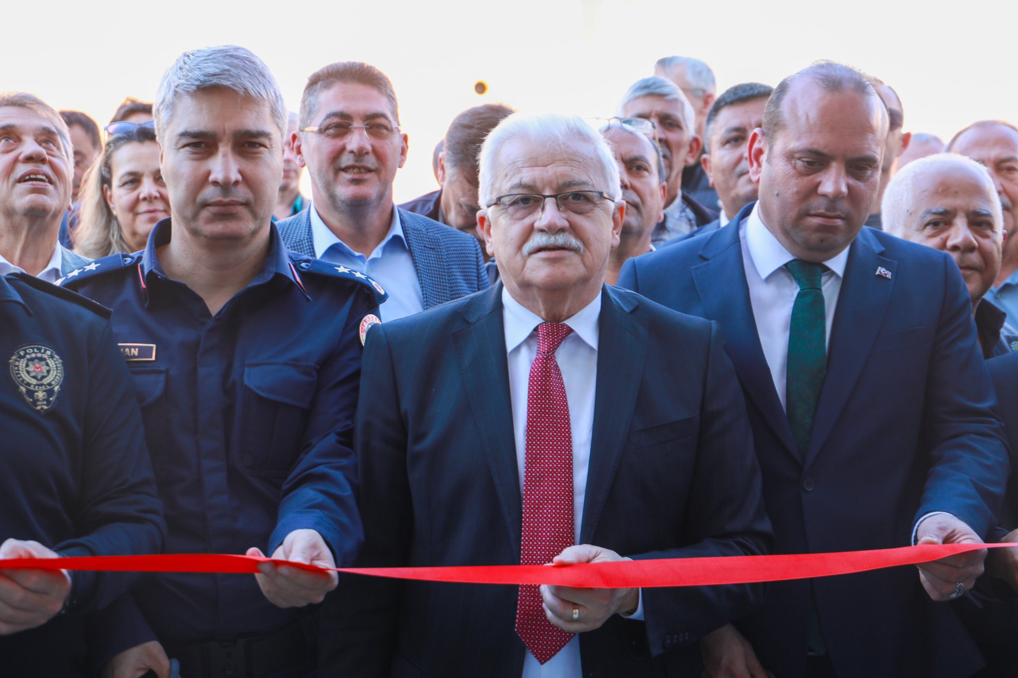 Burhaniye Muhtarlar Derneği Açıldı T.C. Burhaniye Muhtarlar Derneği’nin açılışı, Hacıahmet