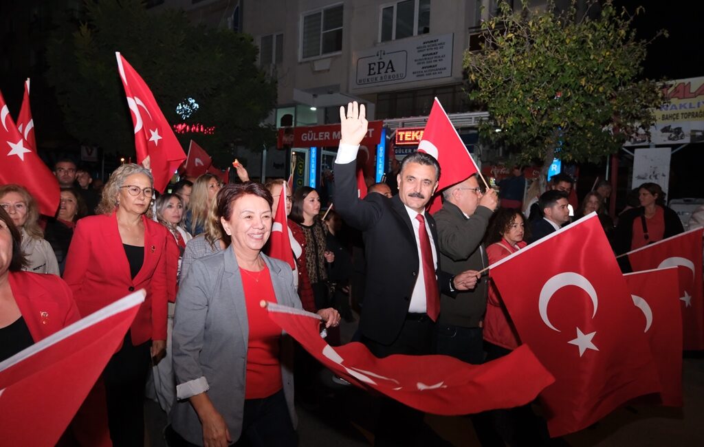 Dikili’de Cumhuriyet Bayramı Coşkusu Cumhuriyetin ilanının 102. yılı Türkiye’nin dört bir yanında olduğu  gibi