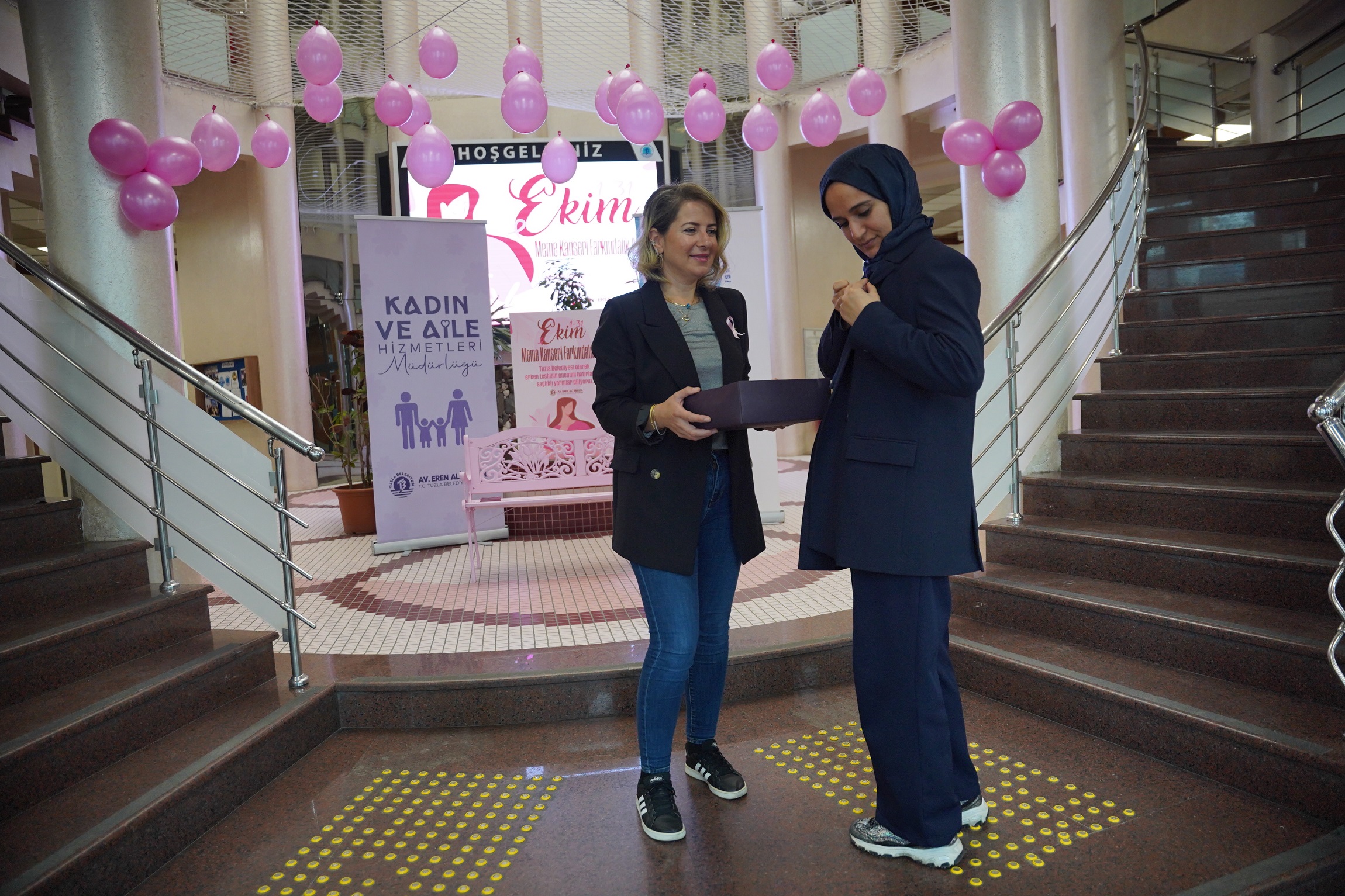 Tuzla Belediyesi’nden Meme Kanseri Farkındalığına ‘Pembe Dokunuş’ Tuzla Belediyesi, 1-31