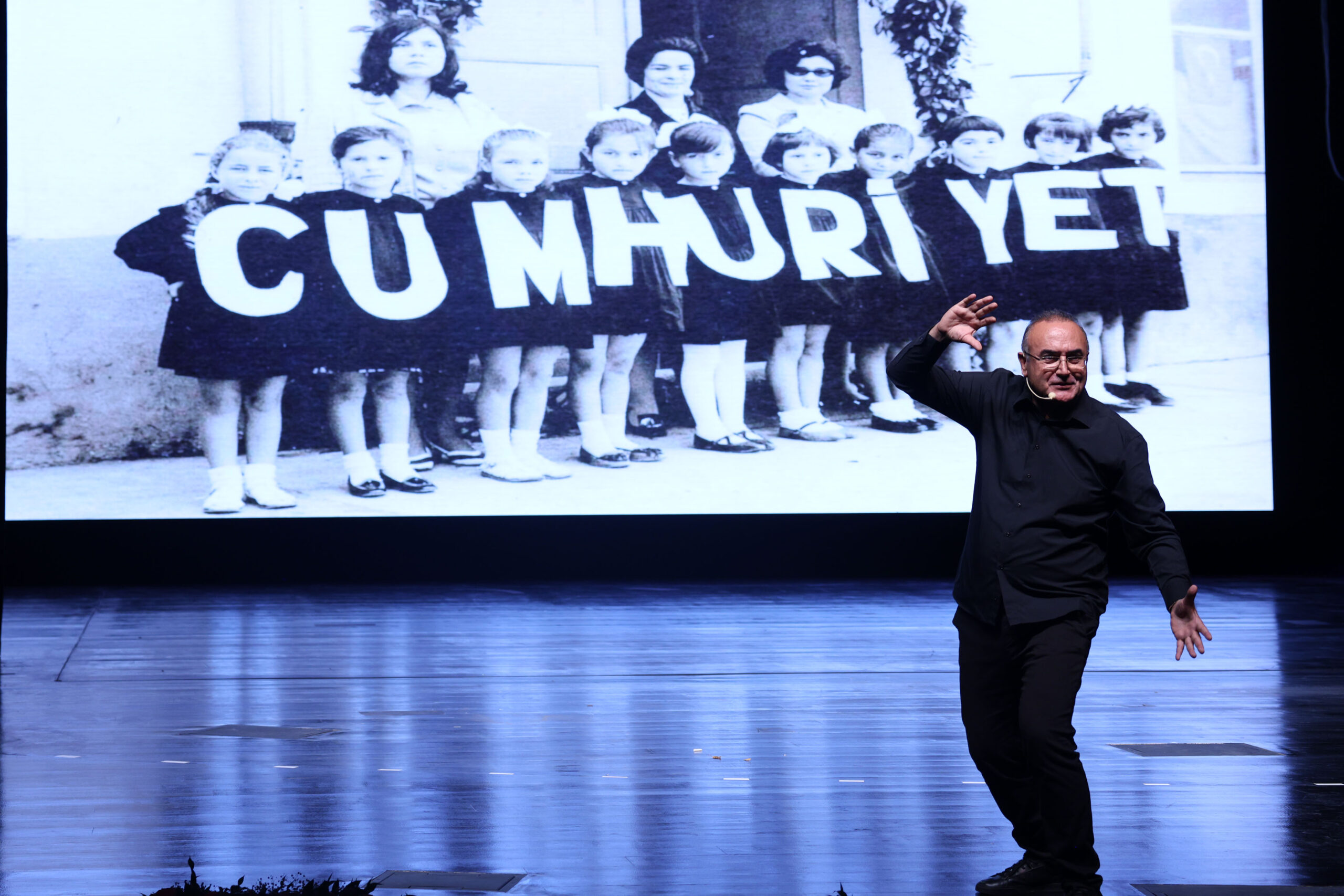 Çankaya Belediyesi, Cumhuriyet’in 102. Yılı kutlamaları kapsamında ünlü yazar, şair